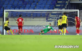 Tình huống ĐT Việt Nam chịu penalty và thủng lưới trước Malaysia