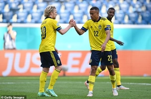 VIDEO: ĐT Thụy Điển ghi bàn thắng đầu tiên tại EURO 2020 trên chấm 11m