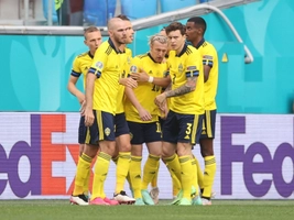 VIDEO: Thụy Điển mở tỷ số trước Ba Lan ngay từ phút thứ 2