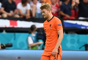 VIDEO: Tình huống khiến De Ligt nhận thẻ đỏ trực tiếp trước CH Séc