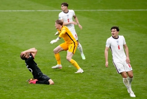 VIDEO: Thomas Muller bỏ lỡ cơ hội không tưởng mang về bàn gỡ cho ĐT Đức