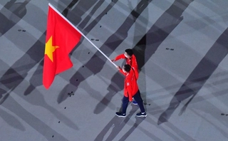 Khoảnh khắc Đoàn TTVN bước ra trong Lễ khai mạc Olympic