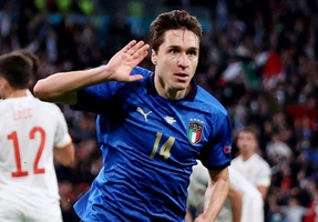 VIDEO: Chiesa cứa lòng hiểm hóc giúp Italia mở tỉ số trước Tây Ban Nha