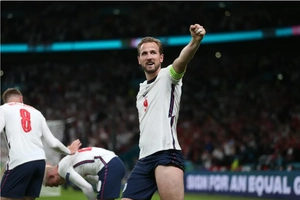VIDEO: Bàn thắng gây tranh cãi của Harry Kane đưa ĐT Anh vào chung kết Euro 2020