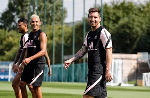 Messi lập cú đúp trong buổi tập tại PSG