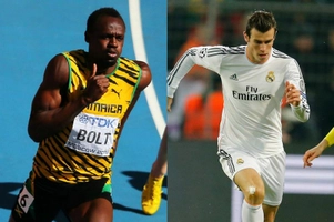 VIDEO: Cầu thủ bóng đá có thể chạy nhanh hơn vận động viên điền kinh?