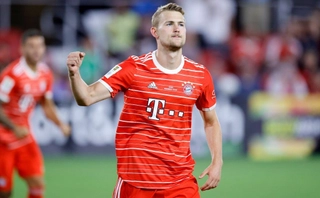 Video: De Ligt vô lê ghi bàn đẹp mắt trong ngày ra mắt Bayern