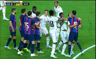 VIDEO: Hỗn chiến ở trận Real vs Barca 