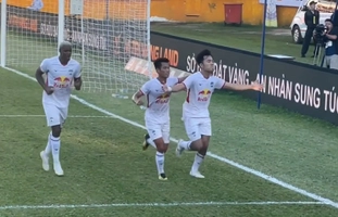 Xuân Trường ghi bàn thắng đầu tiên ở V-League cho HAGL