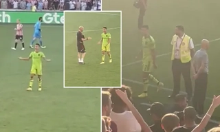 Ronaldo không thèm nhìn mặt Ten Hag sau thảm bại trước Brentford