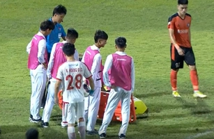 VIDEO: Xem lại chấn thương rùng rợn của thủ môn Thanh Bình trước Viettel FC