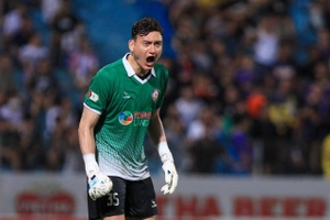 Thủ môn Đặng Văn Lâm lại cứu thua xuất thần cho Bình Định FC