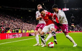 Video: Lingard phô diễn kỹ thuật khiến 2 cầu thủ Aston Villa thẫn thờ