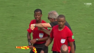 Thổi còi hết giờ ở phút 85, trọng tài CAN sửa sai bằng quyết định sốc hơn