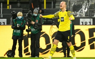 Dortmund phá lưới Hoffenheim sau 19 đường chuyền