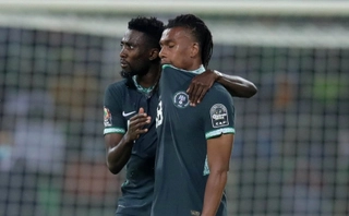 Video: Cựu sao Arsenal nhận thẻ đỏ khó tin ở CAN 2021