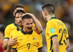 VIDEO: Australia gieo sầu cho ĐT Việt Nam theo phong cách sở trường