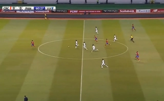 Video: Cơ hội 5 đánh 1 bị bỏ lỡ ở vòng loại World Cup