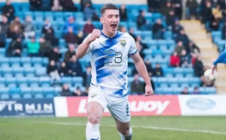 Video: Cựu sao Liverpool ghi 4 bàn từ chấm penalty ở hạng 3 Anh