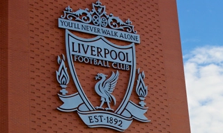 VIDEO: Liverpool và biểu tượng chim cốc lửa thiêng liêng