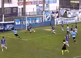 VIDEO: NHM phẫn nộ khi trọng tài công nhận bàn thắng khó tin