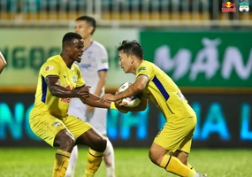 VIDEO: Minh Vương dứt điểm đẳng cấp ghi bàn vào lưới SLNA