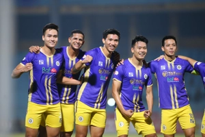 Đá phạt như Ronaldo, Đoàn Văn Hậu tạo siêu phẩm đẳng cấp thế giới vào lưới CLB TP.HCM 