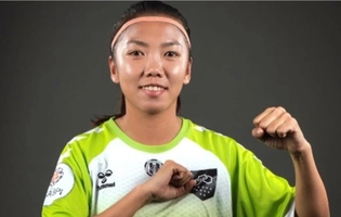 Thủ quân ĐT Việt Nam gửi lời chúc Tết độc đáo từ Bồ Đào Nha