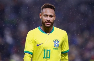 Video: Cầu thủ Brazil choáng váng với pha đỡ bóng đỉnh cao của Neymar