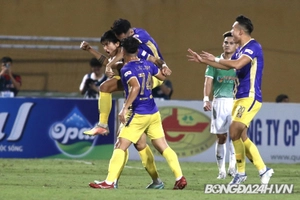 VIDEO: Đoàn Văn Hậu lập siêu phẩm vào lưới Đặng Văn Lâm