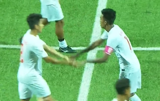 Thủ quân Myanmar lập cú đúp vào lưới Singapore