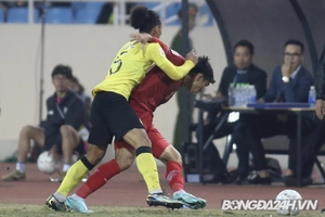 Đoàn Văn Hậu đánh mất điểm với những tình huống giật chỏ đối thủ