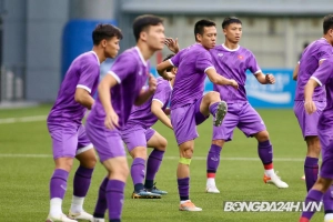 Thầy trò Park Hang Seo được lực lượng an ninh Indonesia hộ tống