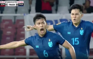 VIDEO: Thái Lan may mắn gỡ hòa sau khi đá thiếu người