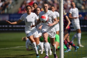 Video: Hattrick đáng quên nhất sự nghiệp của cầu thủ New Zealand