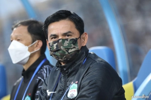 VIDEO: Kiatisuk hát Nắm lấy tay anh gây sốt mạng xã hội