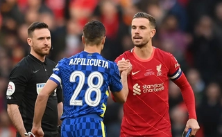 Video: Hành động đẹp của Henderson và Milner với các cầu thủ Chelsea