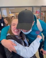 Video: Fan nữ xúc động sau hành động đẹp của Jack Grealish