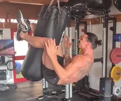 VIDEO: Khủng khiếp với phương pháp tập luyện của Zlatan Ibrahimovic ở tuổi 40