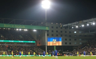 Video: CĐV Chelsea tiếp tục hát vang Roman Abramovich trước Norwich