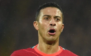 Video: Thiago Alcantara thêu hoa dệt gấm trên sân tập trước đại chiến Arsenal