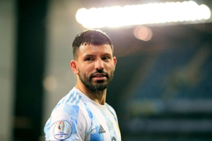 Video: Aguero đi đá phủi sau khi giải nghệ