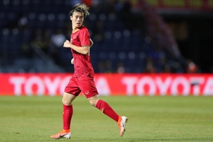 VIDEO: Xà ngang từ chối siêu phẩm chích mũi giày của Văn Toàn