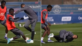 VIDEO: Mbappe dính chấn thương, nguy cơ nghỉ trận gặp Real