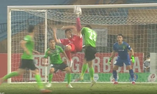 Ngôi sao U23 Việt Nam tạo siêu phẩm xe đạp chổng ngược tại cúp QG 2022