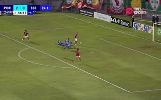 Video: Rê bóng như Messi, dứt điểm... như Lukaku