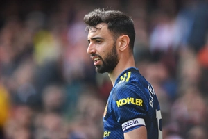 Bruno tức giận với hai đồng đội ở MU vì quay phim ở buổi tập