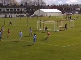 VIDEO: Con trai Rooney lập siêu phẩm theo phong cách Messi vào lưới Man City