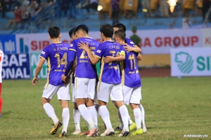 Tới lượt Bùi Hoàng Việt Anh cosplay siêu phẩm ghi bàn của David Beckham