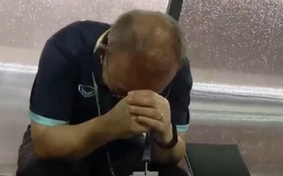 VIDEO: Phút tĩnh lặng của HLV Park Hang Seo sau khi vô địch SEA Games 31